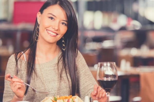 hr tips for restaurant owners woman eating